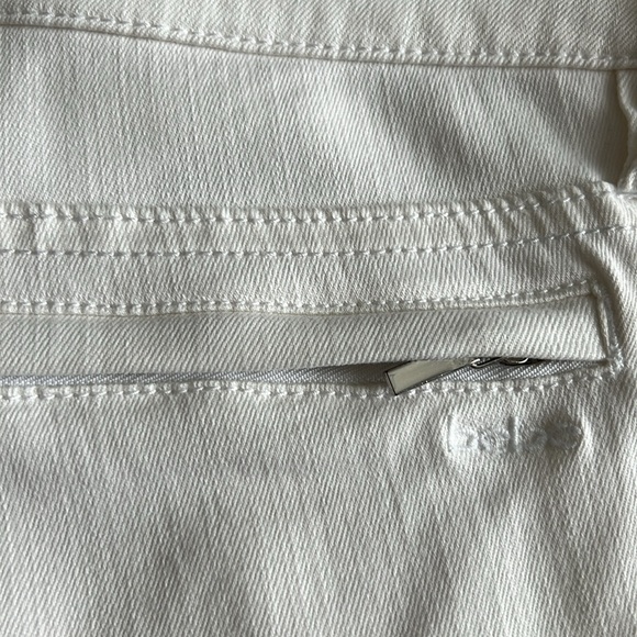 White stretchy Bebe jeans size 28.like new.Zippers on the bottom. - Picture 8 of 8